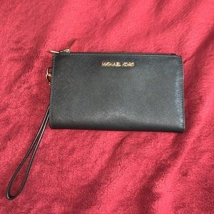 Michael Kors double-zip jet set wristlet wallet